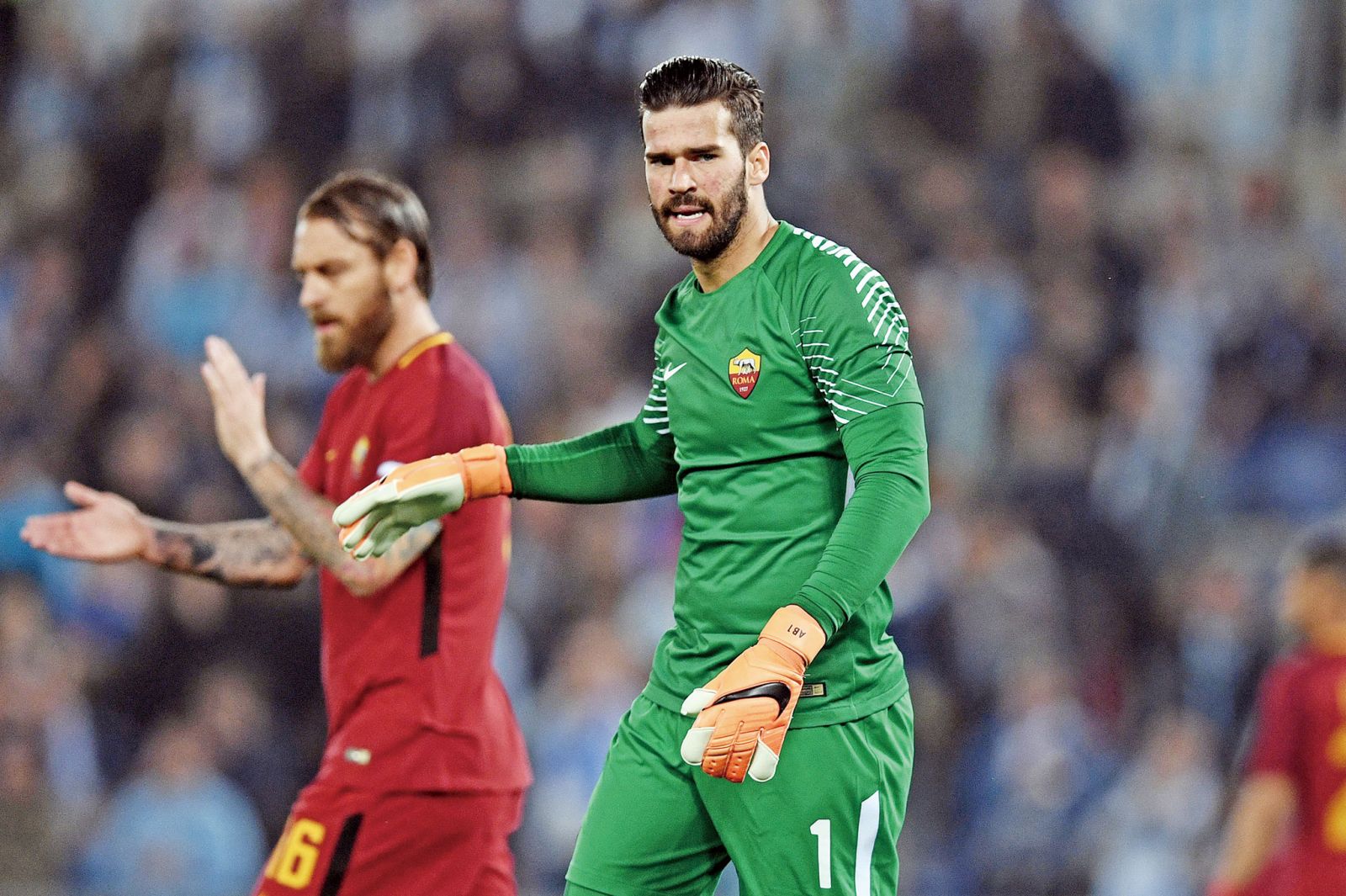 篮球NBA球员续约消息频传